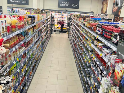 BUTIKKREYLLER - LEVERING OG MONTERING I DEN NYE BUTIKKEN I "TOPPEN" BUTIKKNETTVERK 18